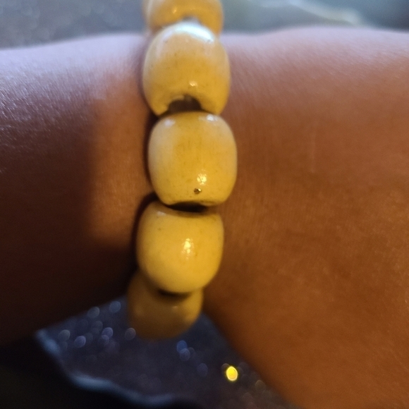 HANDMADE Stretchy Wood Bead Bracelet - Picture 3 of 3